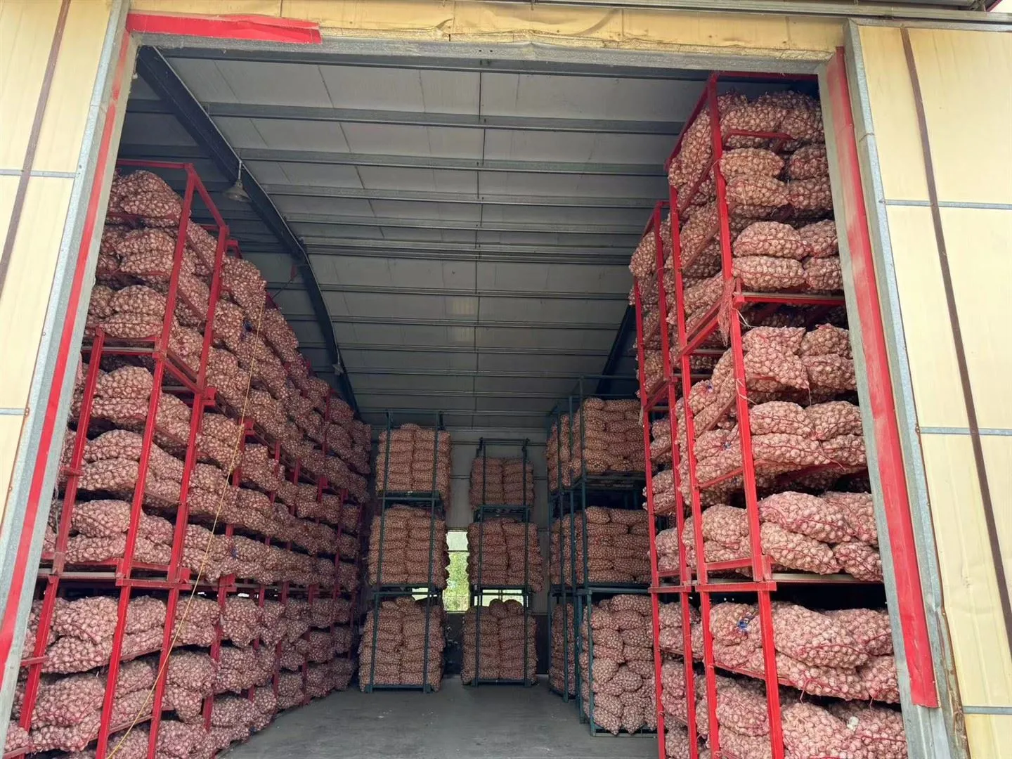 Garlleg wedi'i Storio